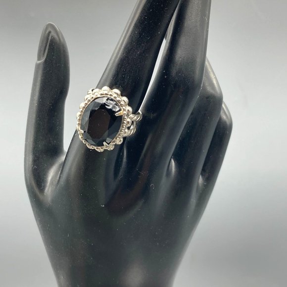 Sorrelli Camellia Ring, Adjustable Silver Tone Rope Band and Faceted Black Oval - Picture 3 of 8